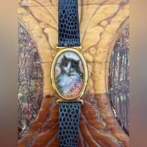 Kitty alert 🚨 Cat Avon Gold and Black Leather Watch